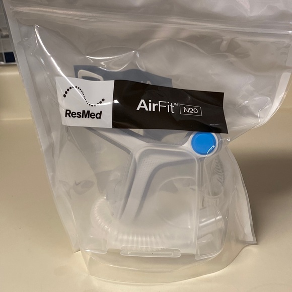 RESMED Air Fit N20 New & Unopened Adult frame system large - Picture 2 of 3